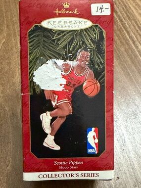 New Hallmark vintage   Chicago Bulls Scottie Pippen Basketball Ornament